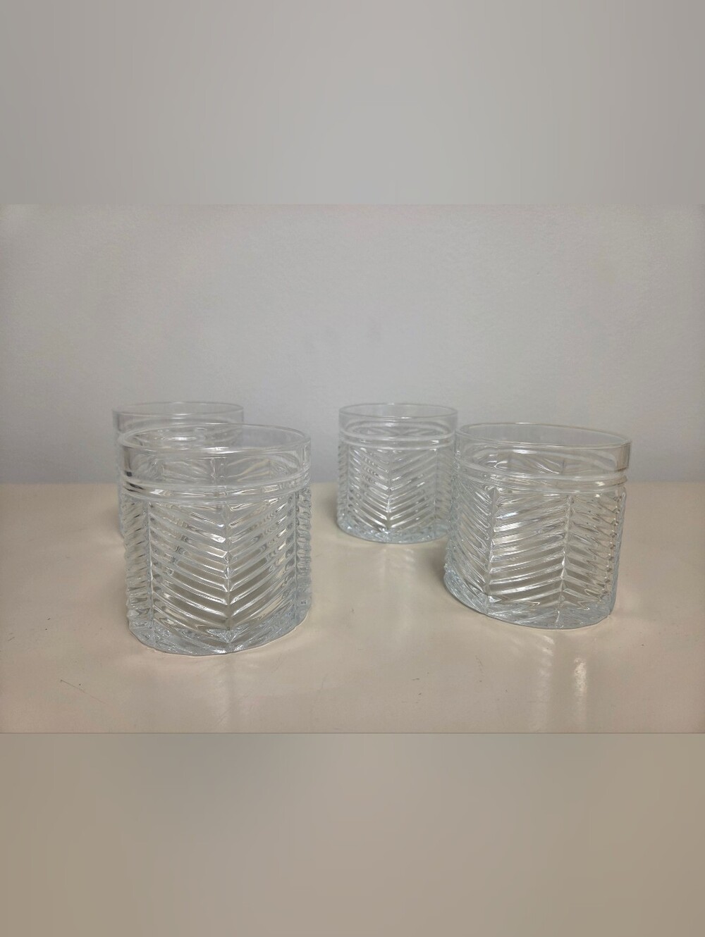 Set of 4 elegant Herringbone Rocks Glasses – New in Box